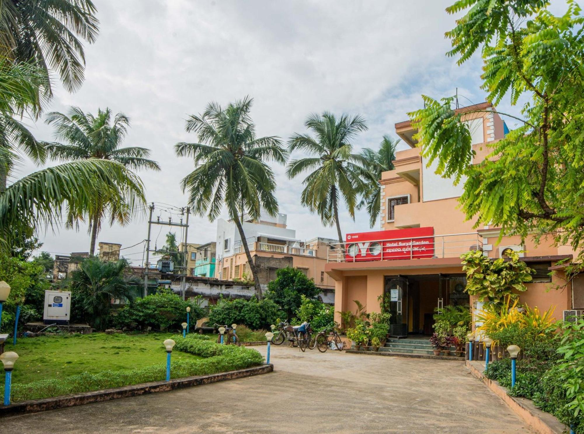 Hotel Oyo 1949 Surya Garden